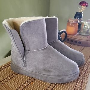 NWT fur boots